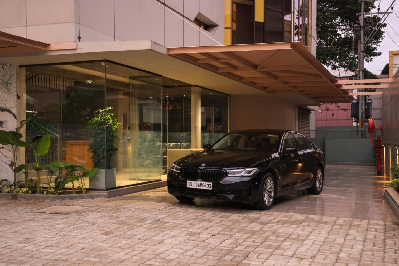 Hilux Courtyard Hotel Palakkad Exterior photo